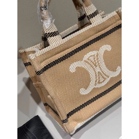 Celine Women Pre-Loved Bag Very Good Condition - Picture 4 of 9